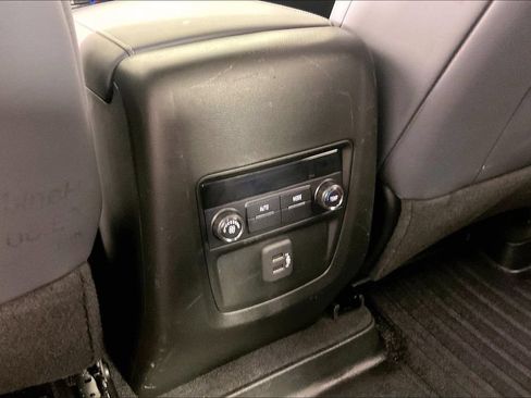 Certified 2024 Buick Enclave Essence FWD image 8