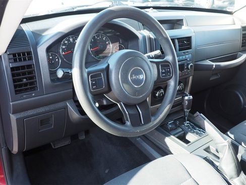 Used 2012 Jeep Liberty Sport image 10