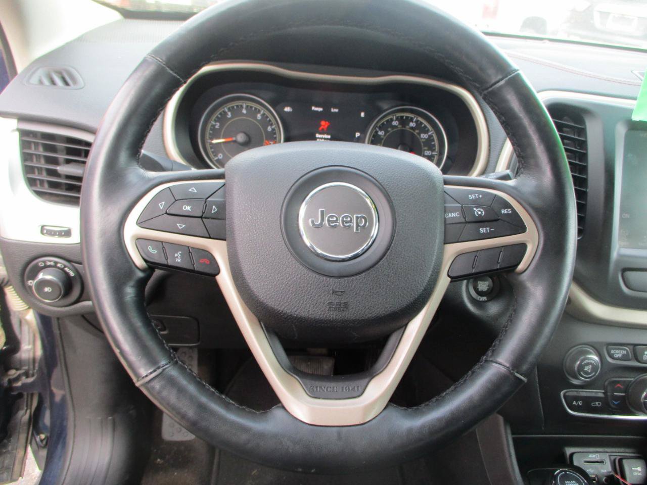 Used 2015 Jeep Cherokee Limited AWD/4WD image 12