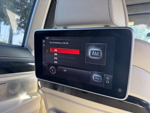 Used 2018 BMW 750i xDrive AWD/4WD image 12
