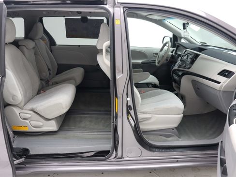 Used 2012 Toyota Sienna LE FWD image 14