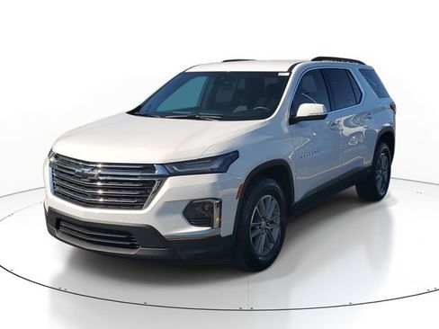 Certified 2023 Chevrolet Traverse LT FWD image 2