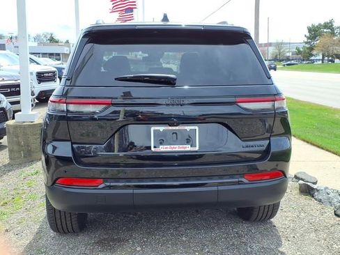 Used 2023 Jeep Grand Cherokee Limited w/ Black Appearance Package AWD/4WD image 5