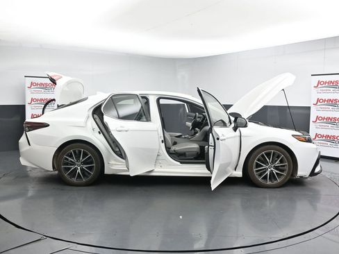 Used 2022 Toyota Camry SE image 27