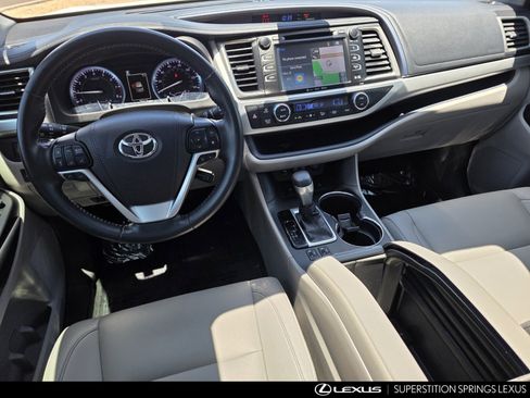 Used 2019 Toyota Highlander XLE AWD/4WD image 26
