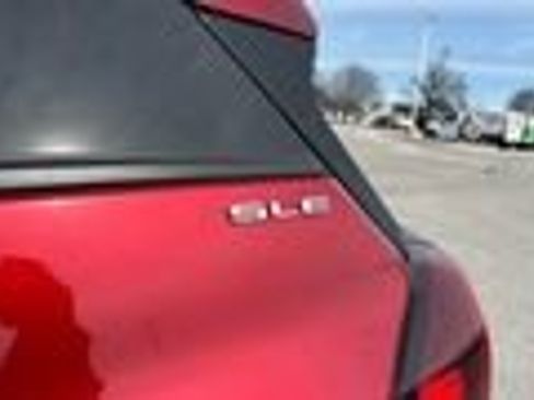 Used 2024 GMC Terrain SLT w/ Elevation Edition image 11