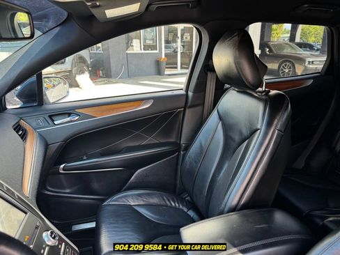 Used 2019 Lincoln MKC Select w/ Select Plus Package FWD image 18