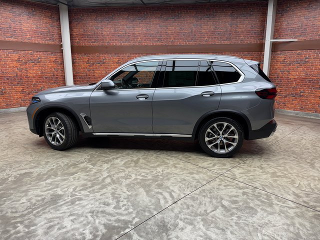 Used 2026 BMW X5 xDrive40i w/ Climate Comfort Package AWD/4WD image 2