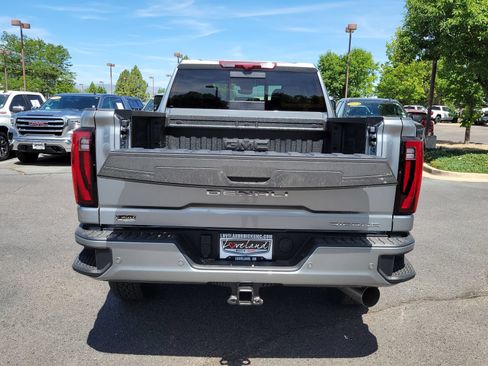 New 2026 GMC Sierra 3500 Denali w/ Denali Reserve Package AWD/4WD image 10