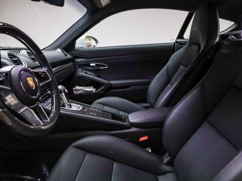 Used 2025 Porsche 718 Cayman image 17