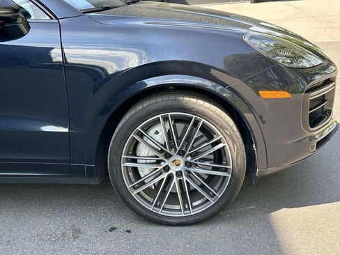Certified 2022 Porsche Cayenne Turbo AWD/4WD image 9