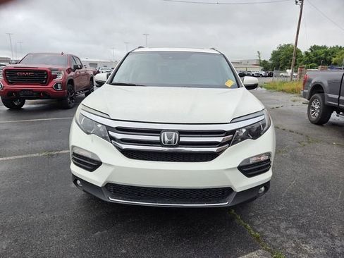 Used 2017 Honda Pilot Touring image 2