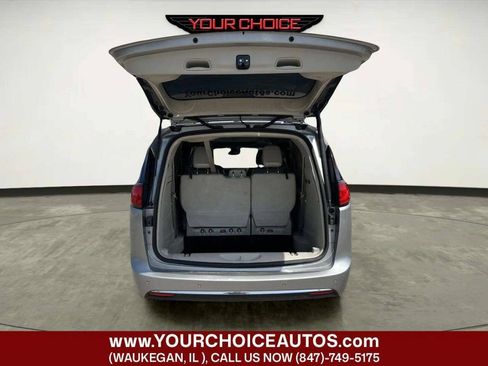Used 2018 Chrysler Pacifica Limited w/ Advanced Safetytec Group FWD image 15