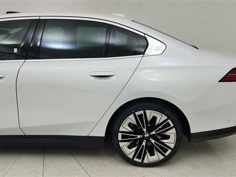 Used 2025 BMW 540i xDrive image 10