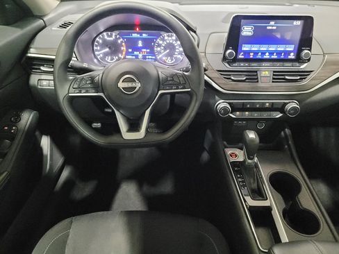 Used 2025 Nissan Altima 2.5 SV FWD image 22