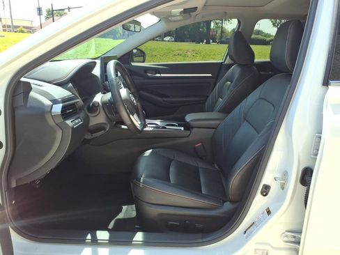 Used 2024 Nissan Altima 2.5 SR w/ SR Premium Package FWD image 13