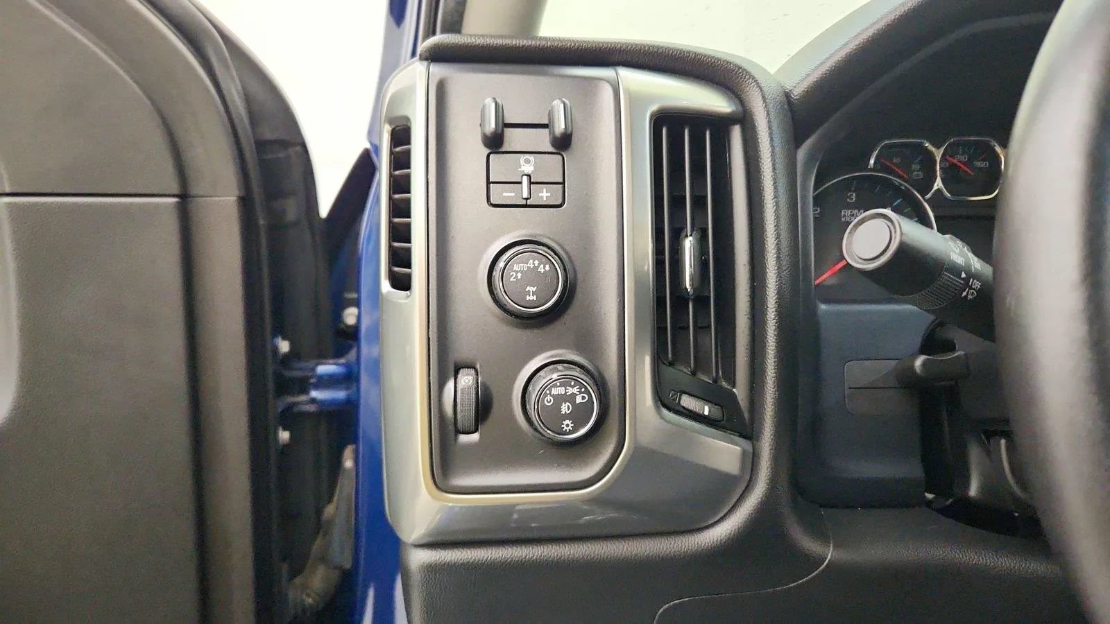 Used 2017 Chevrolet Silverado 1500 LT w/ All Star Edition AWD/4WD image 17