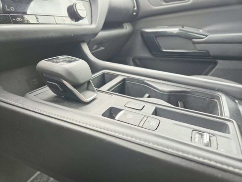 Used 2024 Nissan Pathfinder S FWD image 19