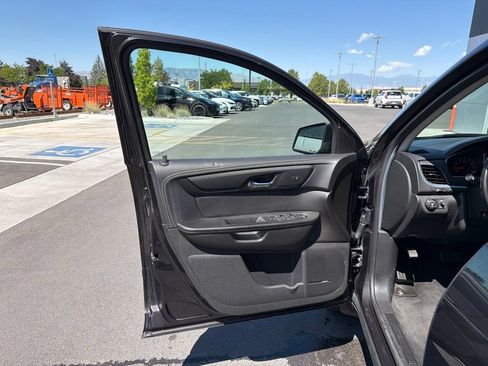 Used 2017 Chevrolet Traverse LT AWD/4WD image 11