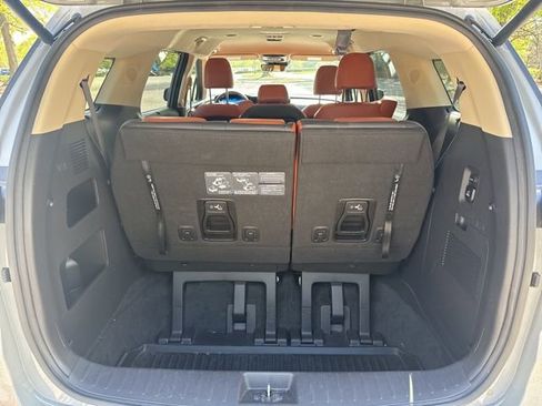 Used 2023 Kia Carnival SX image 24