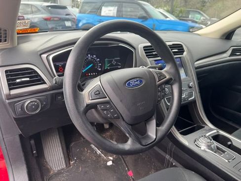 Used 2020 Ford Fusion SE image 12