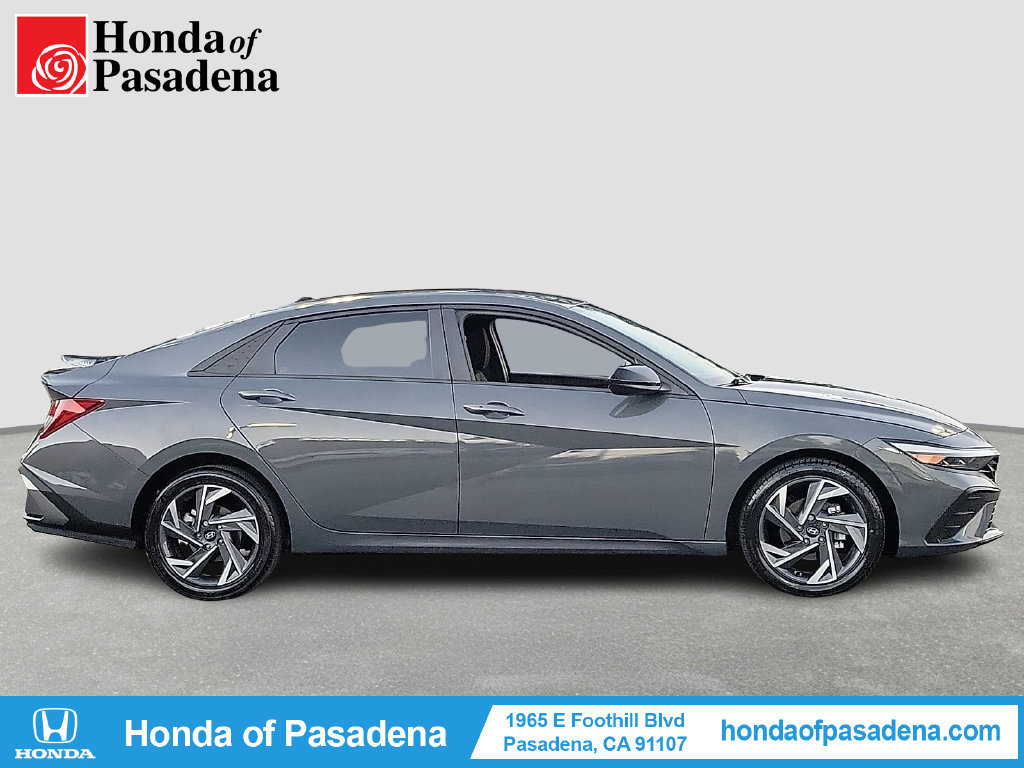 Used 2025 Hyundai Elantra Sport FWD image 4