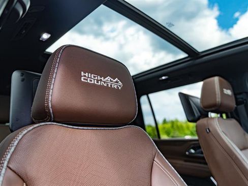 Used 2024 Chevrolet Suburban High Country w/ Advanced Technology Package image 35