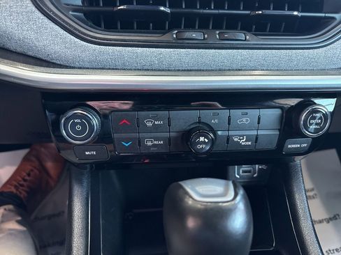 Used 2024 Jeep Compass Latitude AWD/4WD image 24