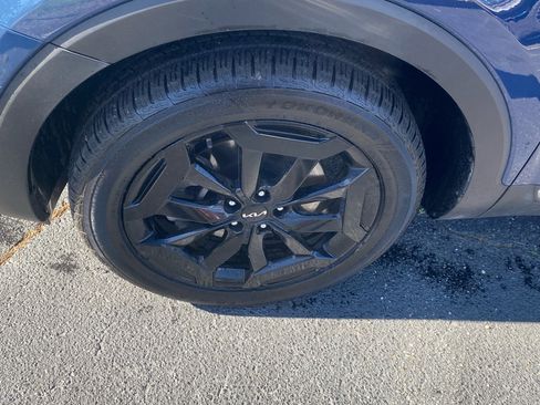 Used 2024 Kia Telluride EX w/ EX Captain's Chair Package image 16