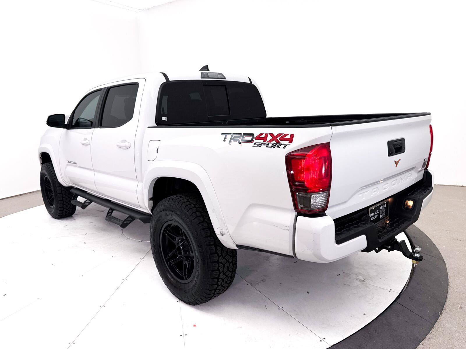 Used 2017 Toyota Tacoma TRD Sport w/ Tow Package (A/T) AWD/4WD image 14