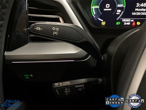 Used 2024 Audi Q4 e-tron Premium image 31