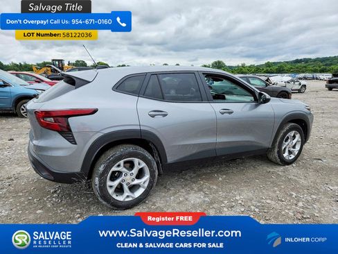Used 2024 Chevrolet Trax LS w/ LS Convenience Package FWD image 4