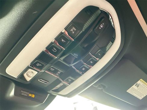 Used 2026 Porsche Macan Turbo AWD/4WD image 25