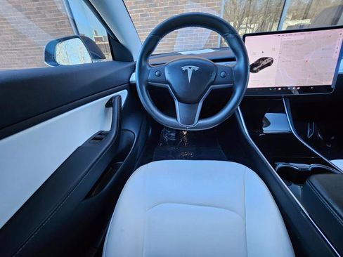 Used 2018 Tesla Model 3 image 3