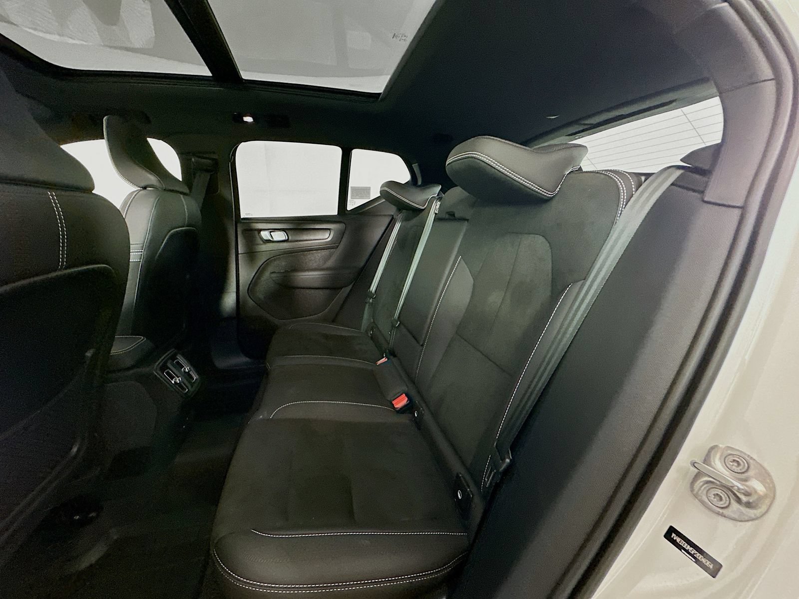 Used 2023 Volvo XC40 Recharge Ultimate w/ Protection Package Premier AWD/4WD image 25