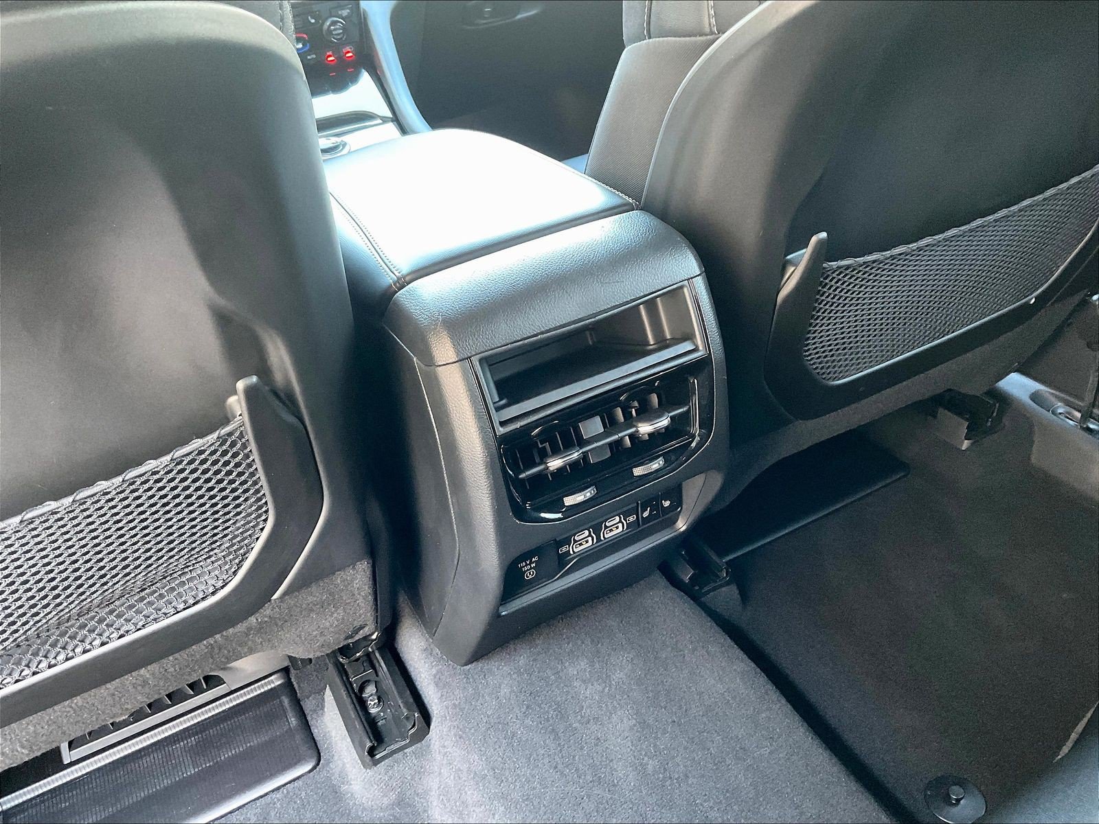 Used 2023 Jeep Grand Cherokee Limited w/ Black Appearance Package AWD/4WD image 10