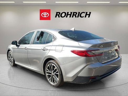 Used 2025 Toyota Camry XLE image 8