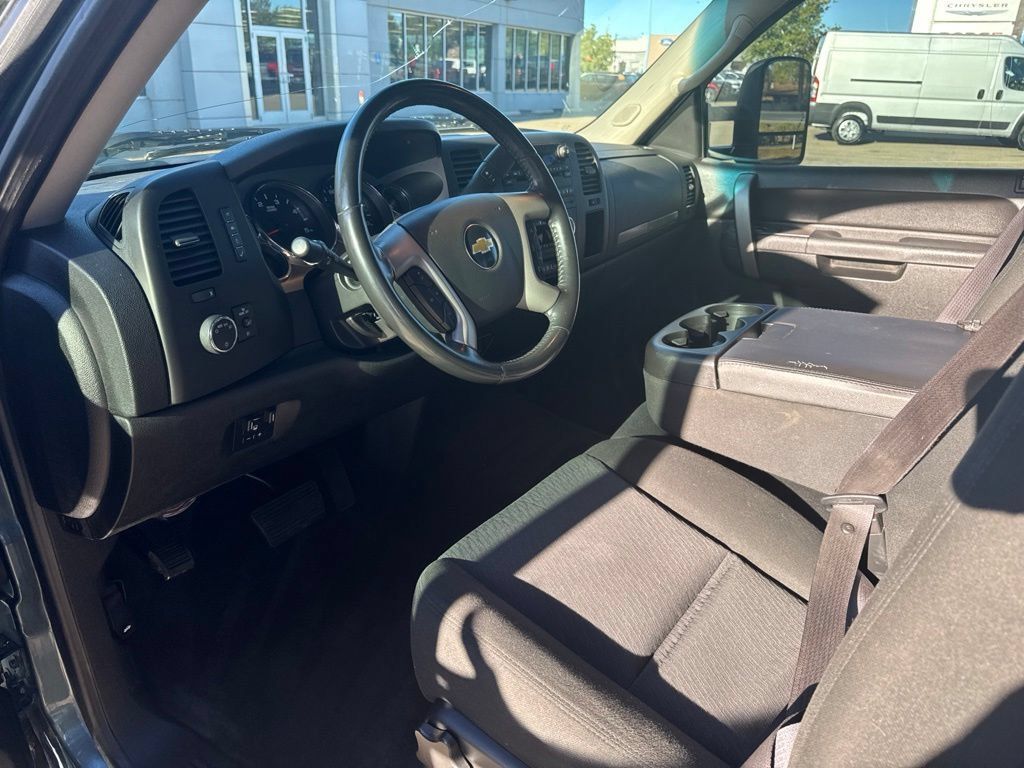 Used 2011 Chevrolet Silverado 2500 LT w/ Interior Plus Package AWD/4WD image 14