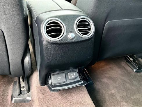 Used 2017 Mercedes-Benz GLC 300 4MATIC image 36