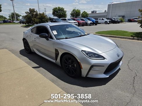 Used 2023 Toyota GR86 Premium w/ ALL Weather Mat Package (TMS) RWD image 3