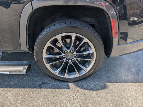 Used 2022 Jeep Wagoneer Series III w/ Premium Group I image 32