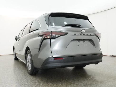 New 2026 Toyota Sienna XLE FWD image 25