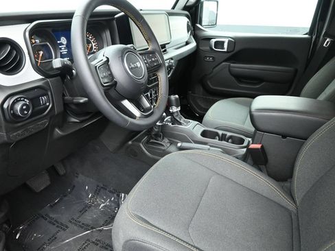 Used 2025 Jeep Gladiator Sport AWD/4WD image 10