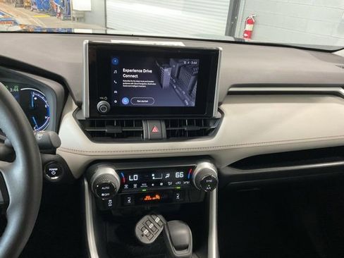 Used 2025 Toyota RAV4 XLE AWD/4WD image 16