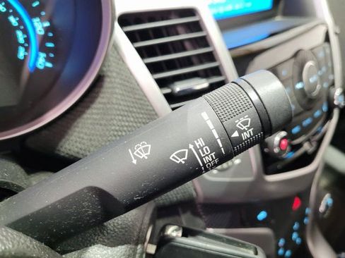 Used 2016 Chevrolet Cruze LT image 25