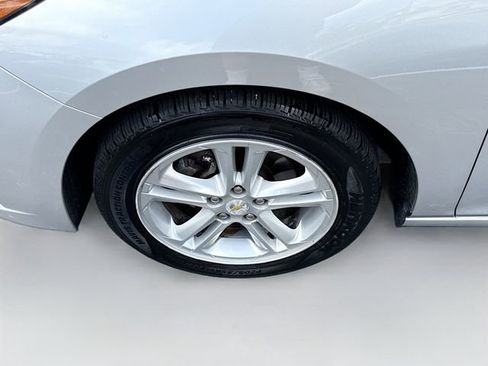 Used 2018 Chevrolet Cruze LT w/ Convenience Package FWD image 31