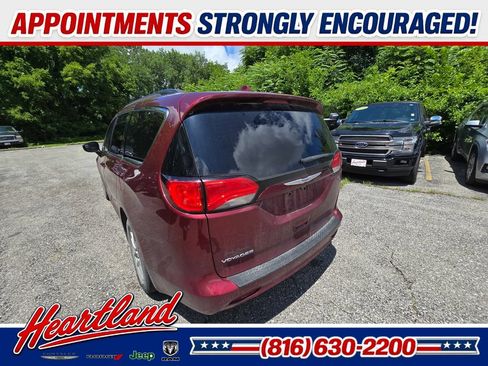 Used 2020 Chrysler Voyager Lxi FWD image 5