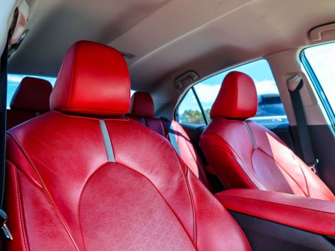Used 2020 Toyota Camry XSE FWD image 12