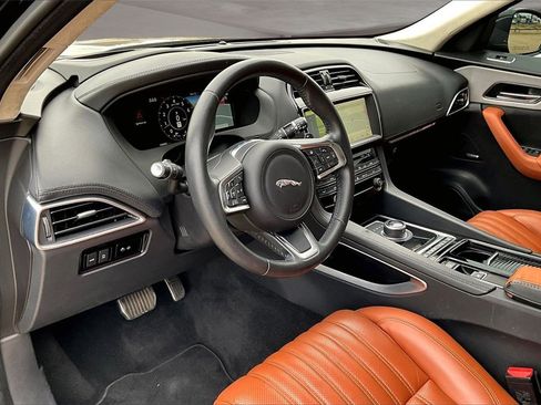 Used 2019 Jaguar F-PACE Portfolio image 13