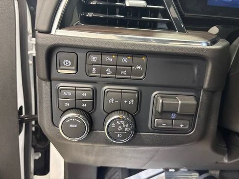 Used 2026 Chevrolet Suburban Z71 w/ Comfort Package AWD/4WD image 40